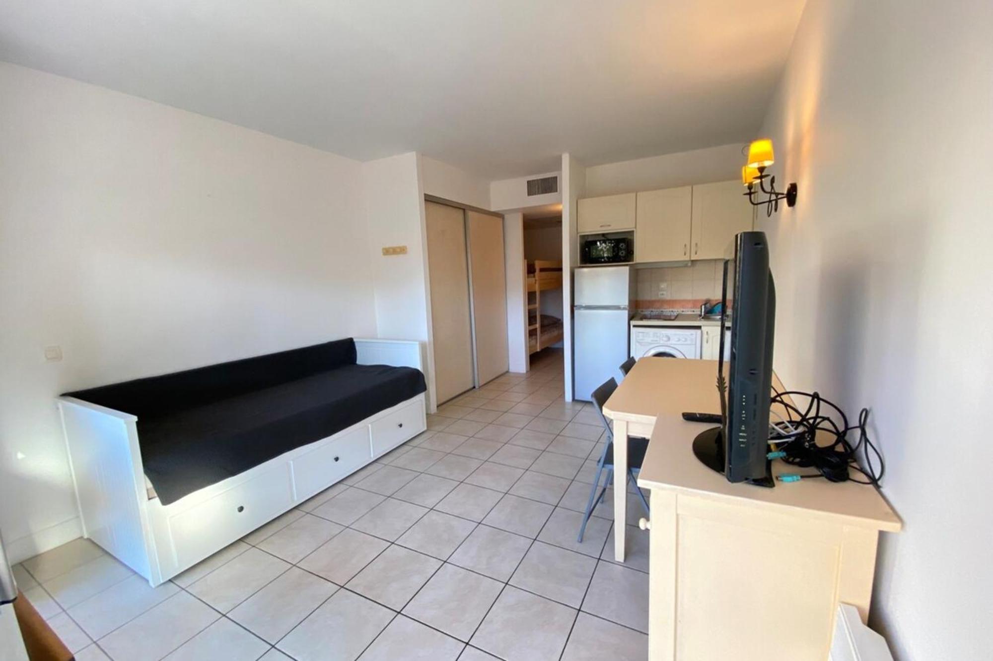 06U - Beautiful Studio In Residence - Swimming Pool And Tennis Court Saint-Laurent-du-Var Exterior foto