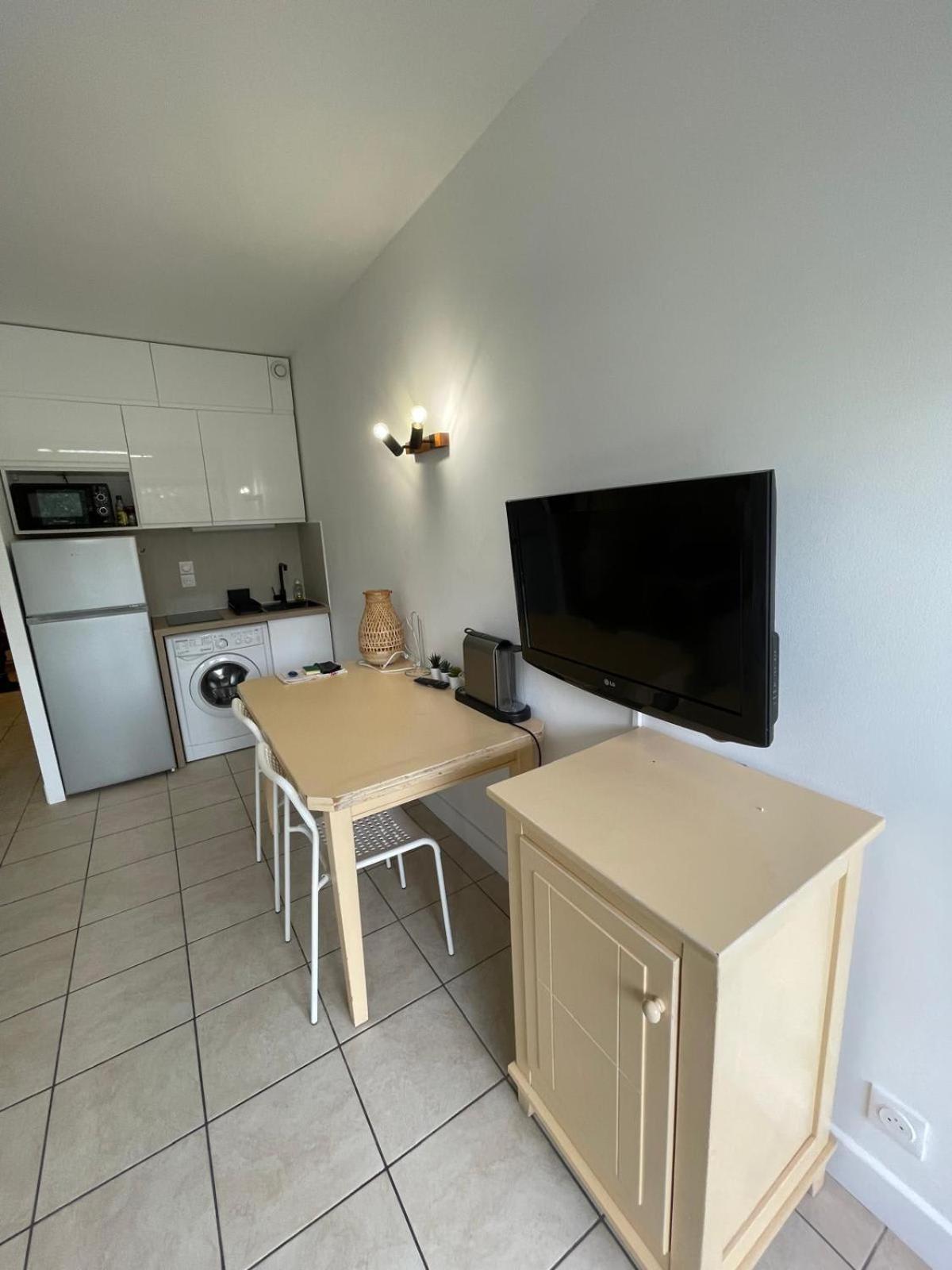 06U - Beautiful Studio In Residence - Swimming Pool And Tennis Court Saint-Laurent-du-Var Exterior foto
