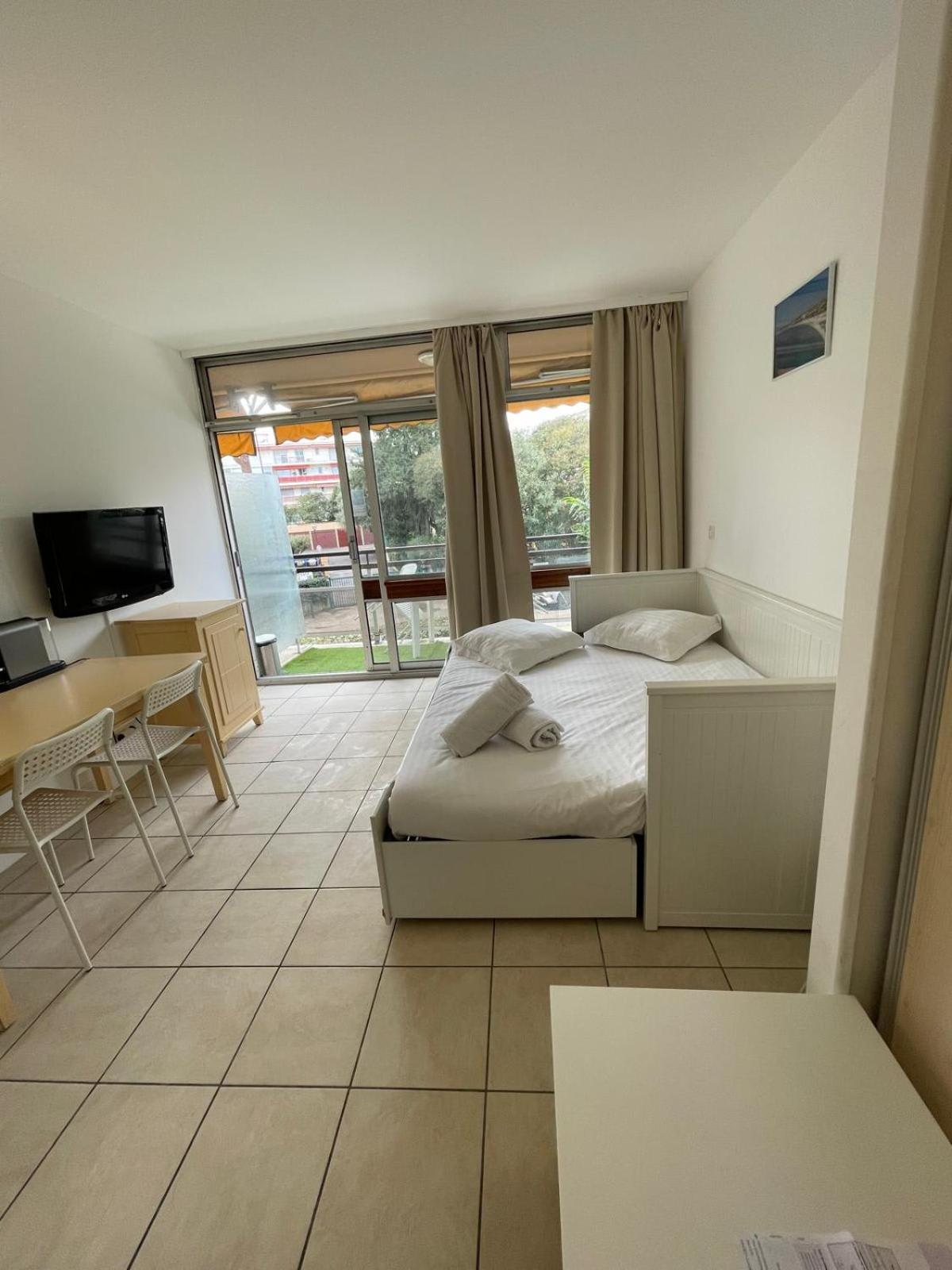 06U - Beautiful Studio In Residence - Swimming Pool And Tennis Court Saint-Laurent-du-Var Exterior foto